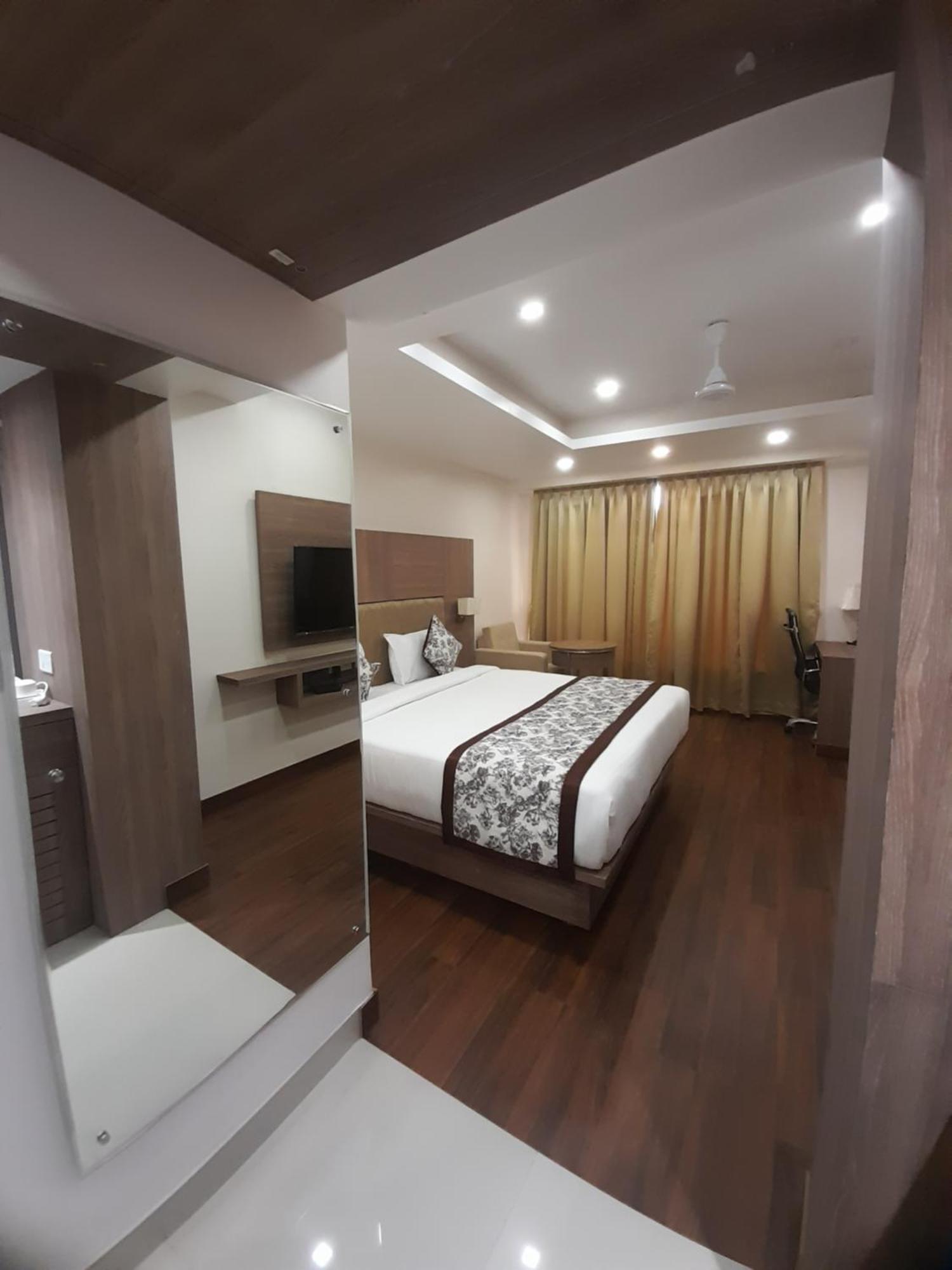 Variety Inn Patna  Extérieur photo