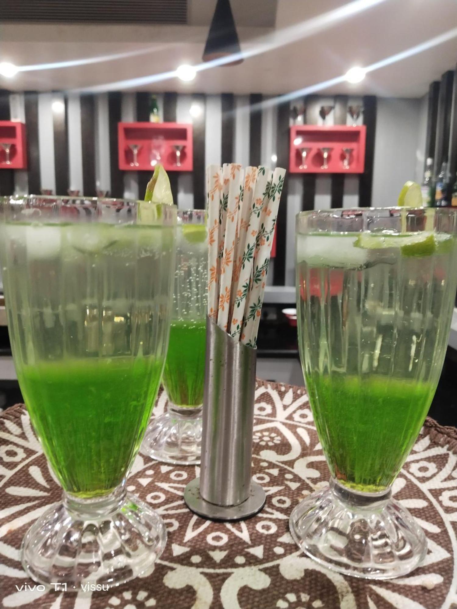 Variety Inn Patna  Extérieur photo